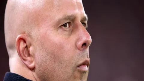 “英超风云突变，埃弗顿与利物浦默西塞德德比赛程推迟”